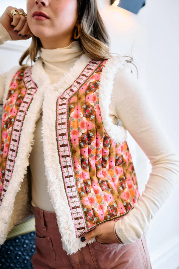 Brooks Avenue Willow Sherpa Vest in Farmhouse Pink